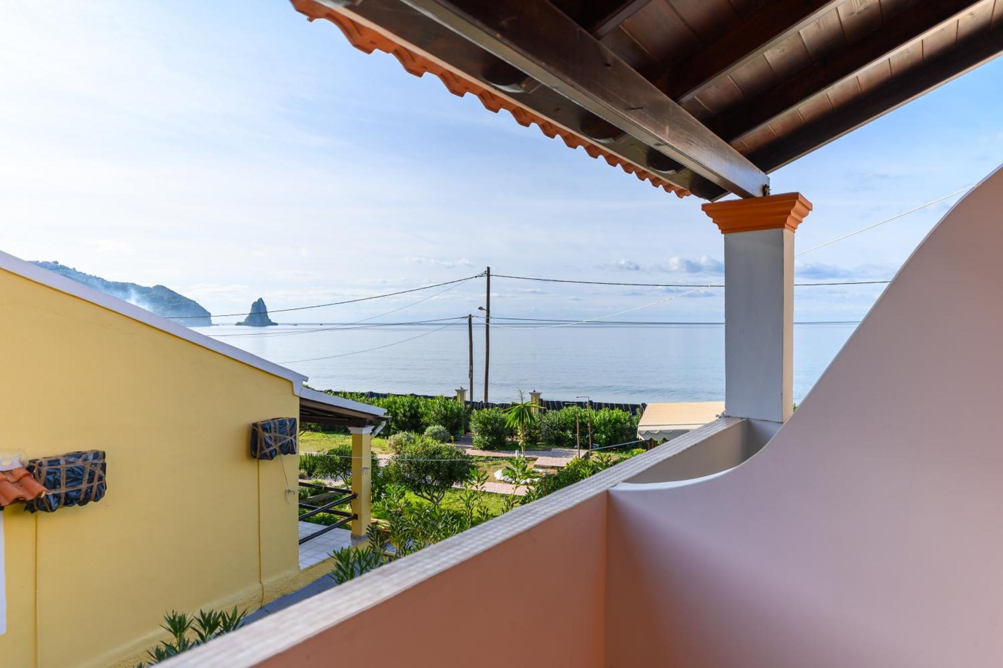 Louiza Apartments Agios Gordios  Extérieur photo