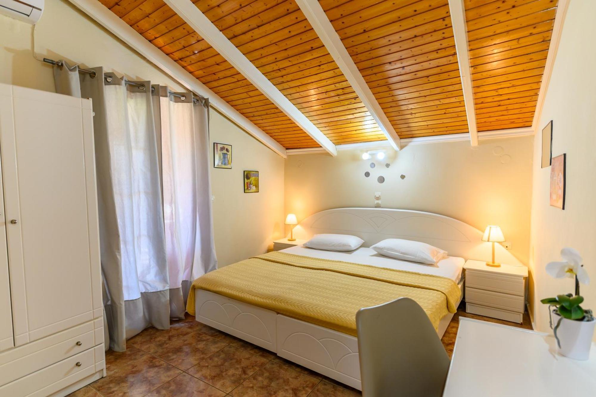 Louiza Apartments Agios Gordios  Extérieur photo