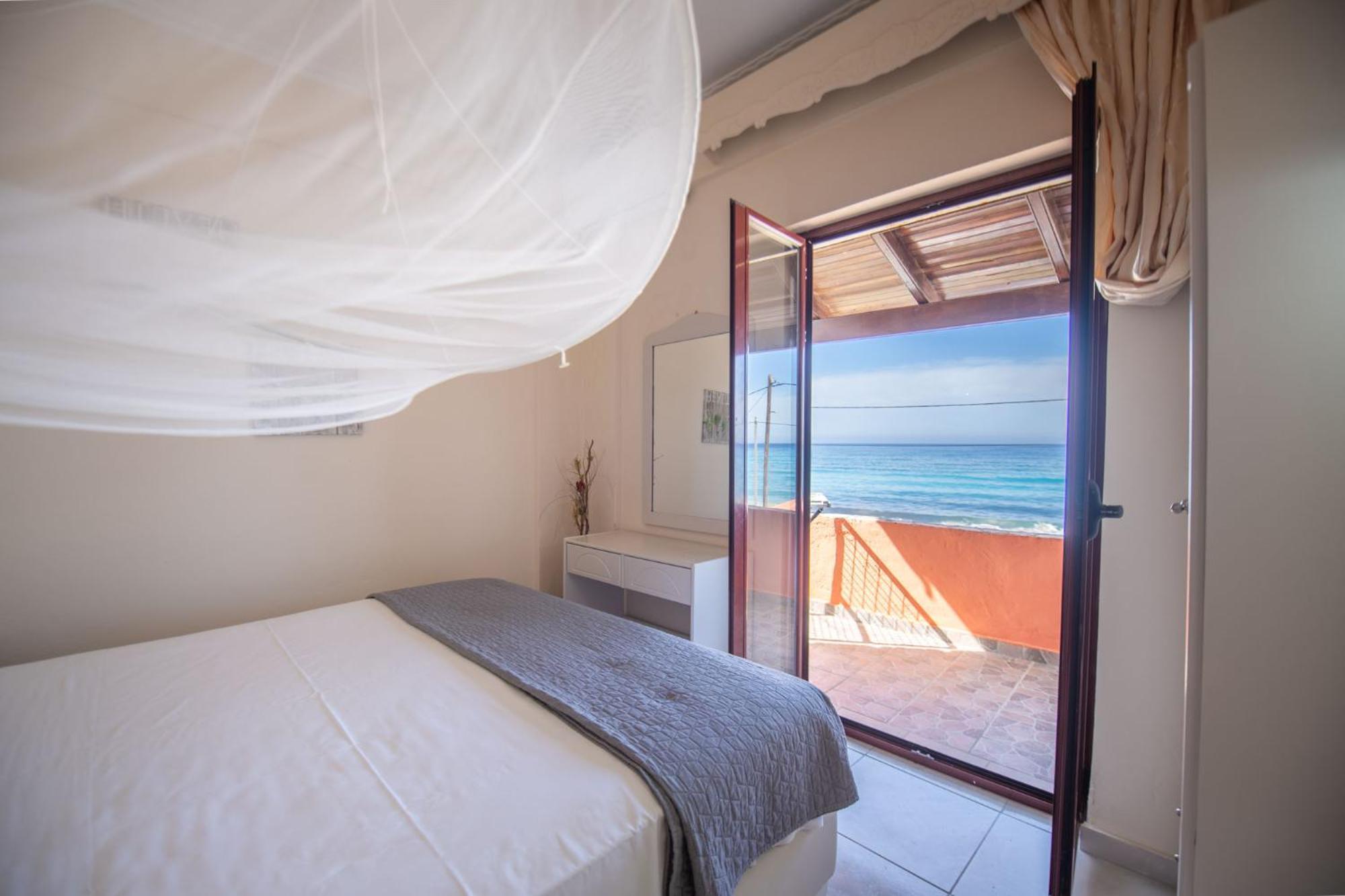 Louiza Apartments Agios Gordios  Extérieur photo